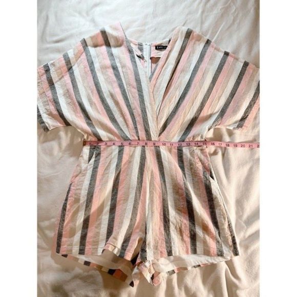 Very J | White Gray Pink Striped Romper with Pockets Size Large Belt Loops Short - Picture 6 of 10